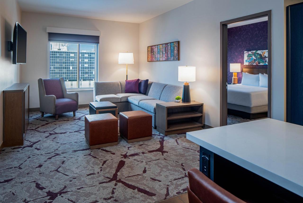 One-Bedroom King Suite with Kitchen and Sofa Bed