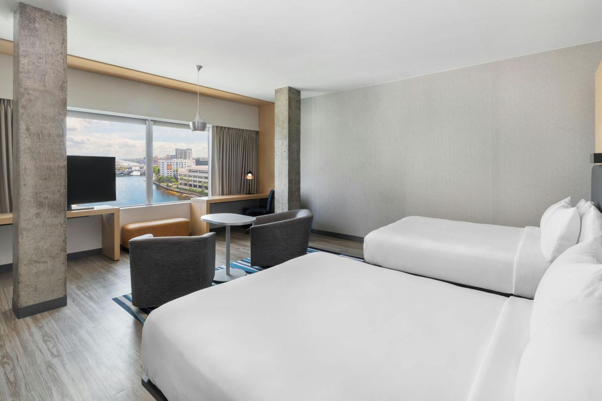 Suite, 2 Queen, City view