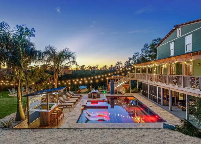 Sleeps 40! 13Br•Heated Pool•Waterfront Resort•Spa Tampa